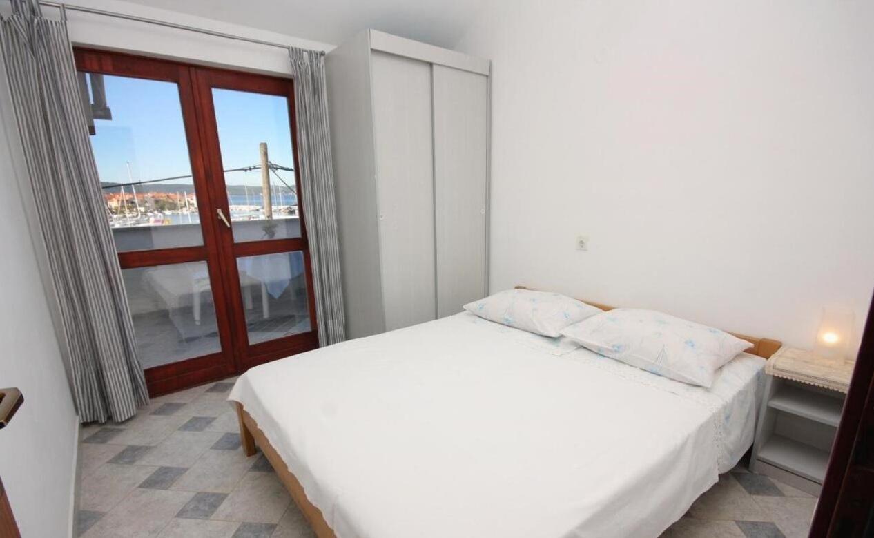 Apartments Ana ビビニェ エクステリア 写真